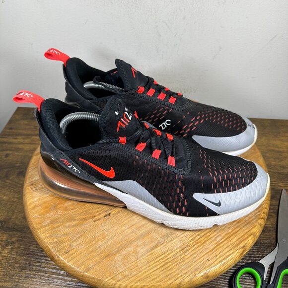Nike Air Max 270 Black Bright Crimson Men's Size 11 Shoes AH8050-015 - Picture 1 of 11